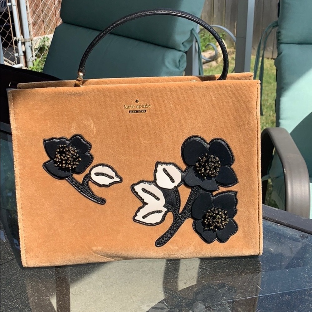 Kate Spade Holiday 2018 tan velvet satchel! 😱😱